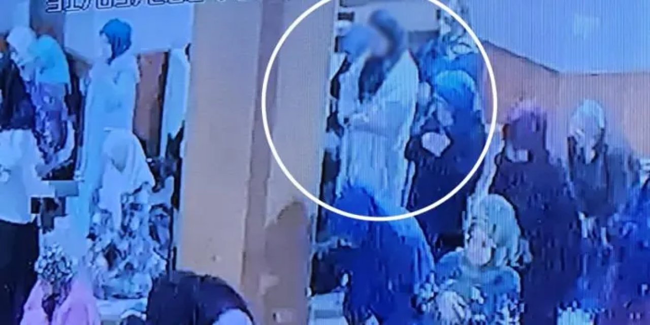 Başörtüsü takıp camiye gitti! Namazda kadınları taciz ettiği iddia edildi