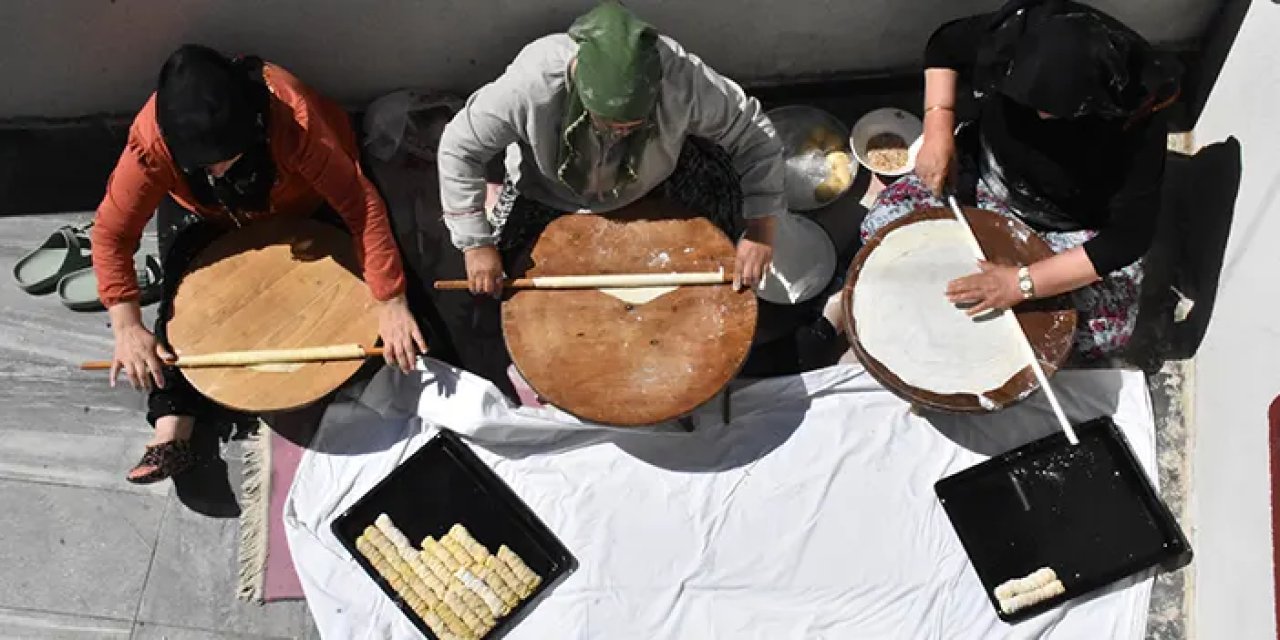 Ordu'da Bayram Hazırlıkları: Kadınlar Geleneksel Fındıklı Burma Tatlısını Yapıyor