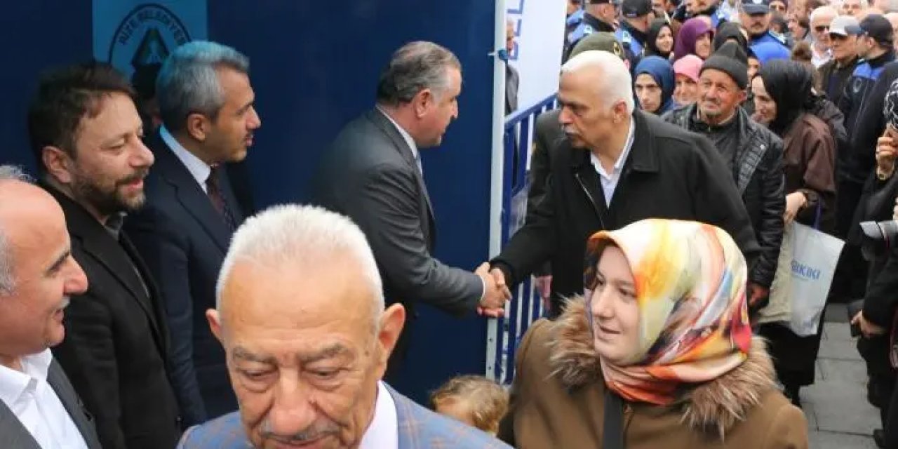 Bakan Bak Rize'de bayramlaşma törenine katıldı