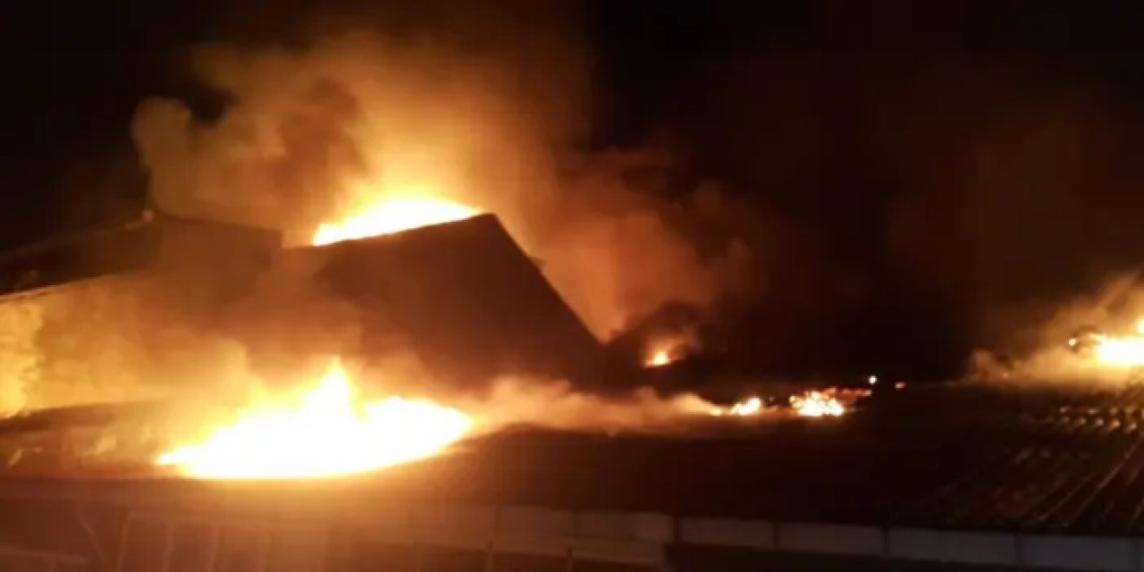 Tekirdağ'da korku dolu anlar! Binanın çatısı alev alev yandı
