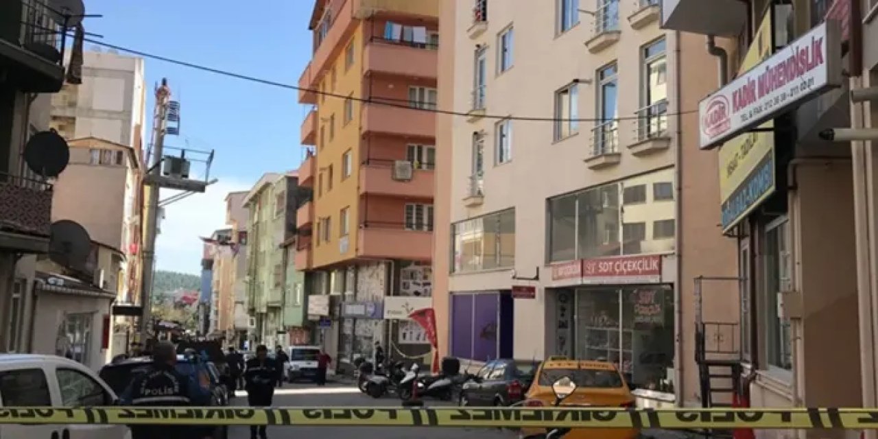 Bilecik'te 5. kattan düşen genç hayatını kaybetti