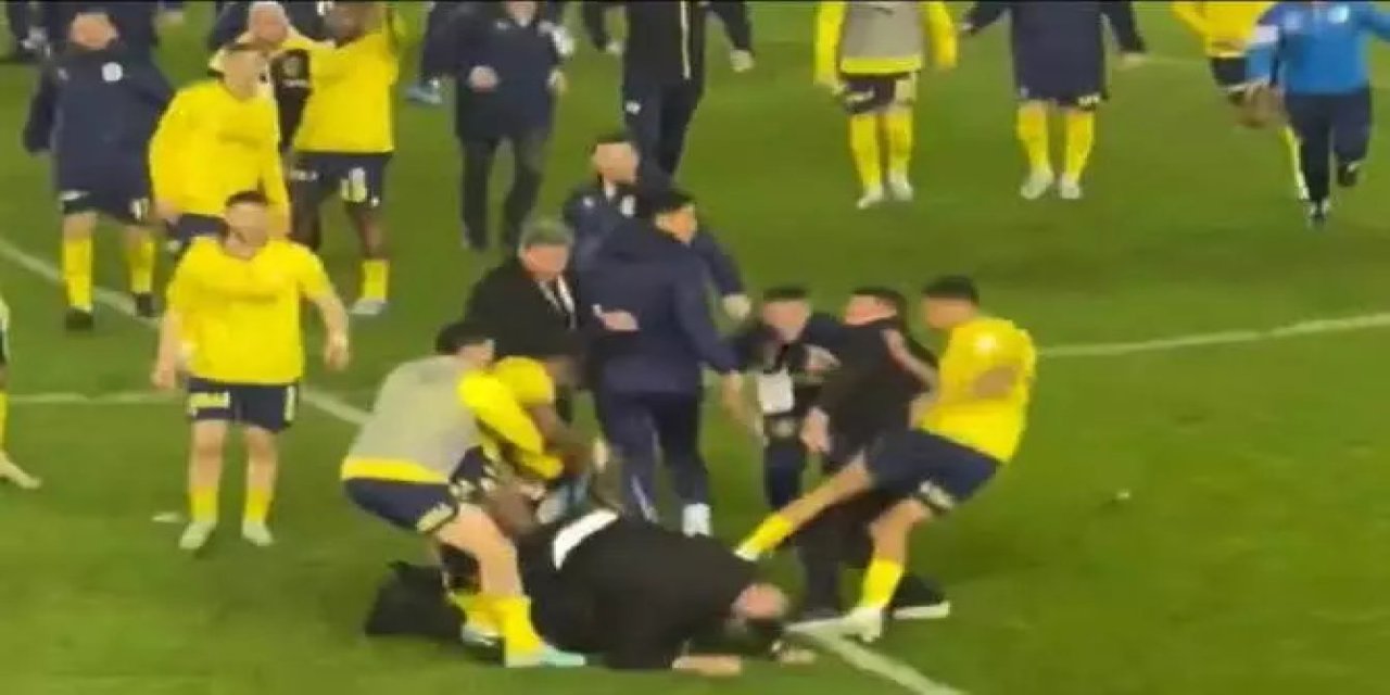 Yerde yatan Trabzonsporlu taraftara tekme atmıştı! O ayağı sakatlandı