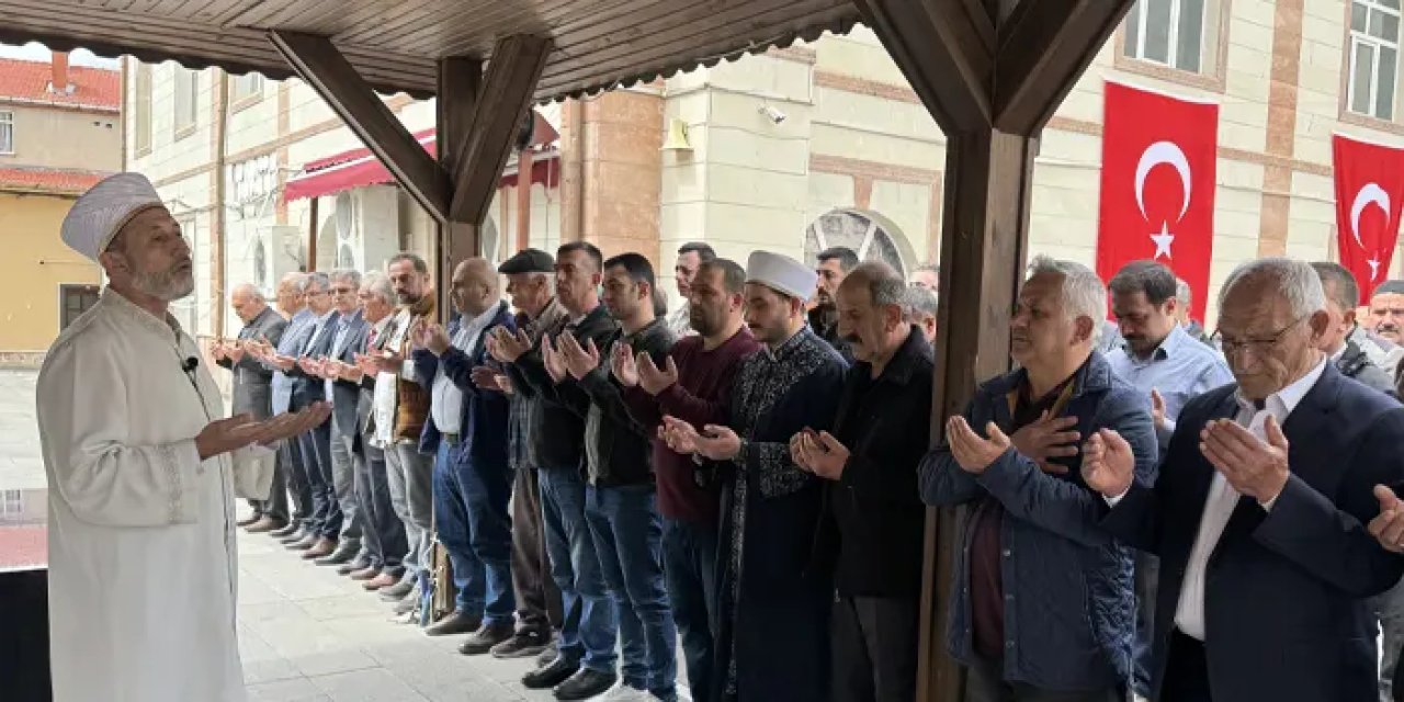 Gümüşhane'de Filistin'de ölenler için gıyabi cenaze namazı kılındı