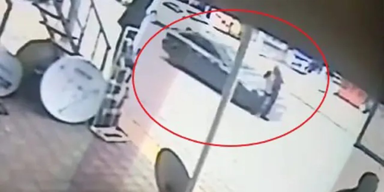 Diyarbakır'da otomobil yayaya çarptı! O anlar kamerada