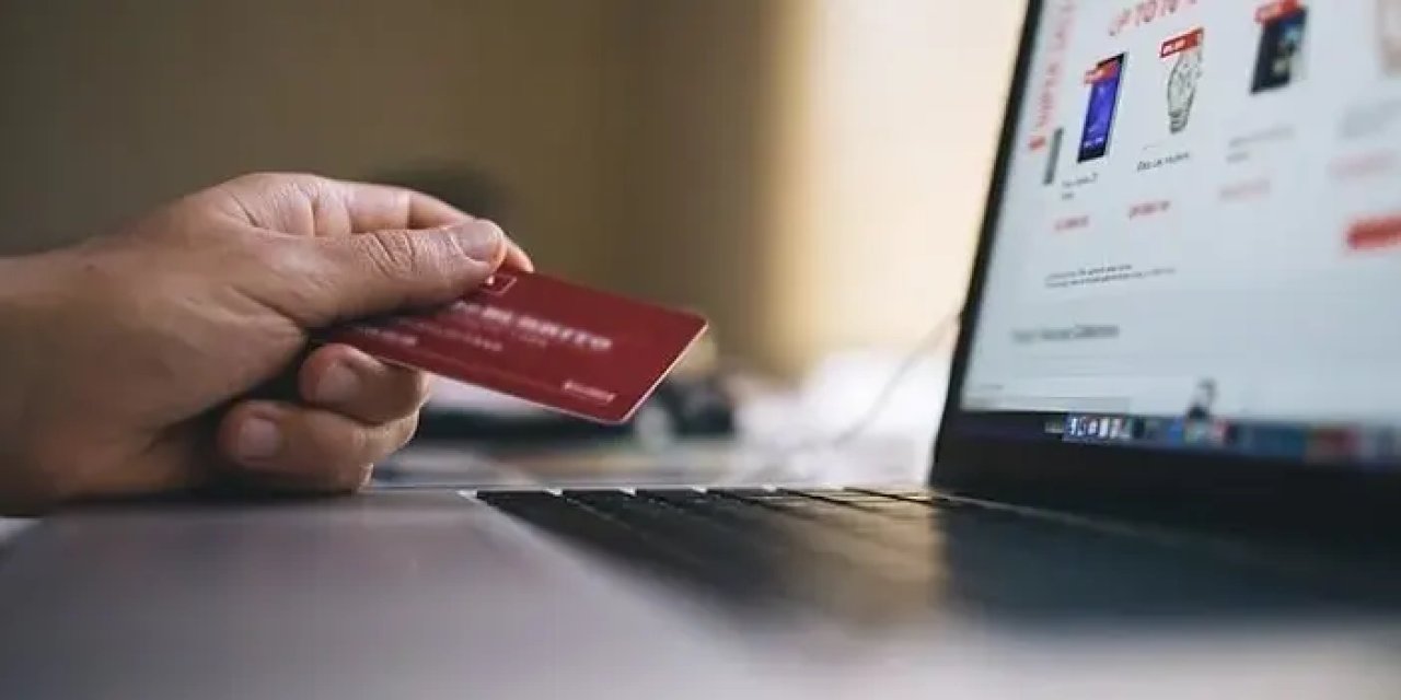 Türkiye'de E-Ticaretin Yükselişi: ETBİS ile Kayıt ve Denetim Dönemi