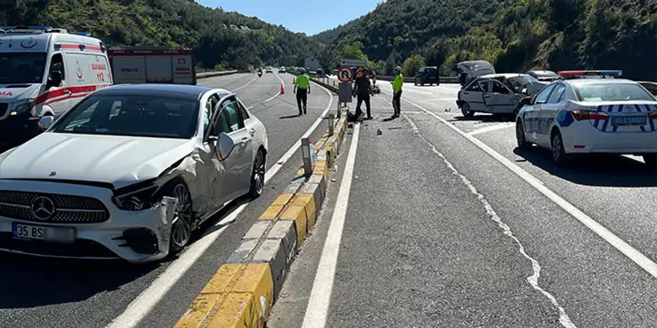 Manisa'da otomobiller çarpıştı! 3 yaralı