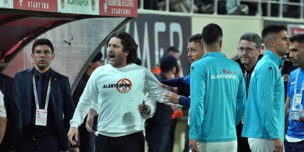 Fatih Tekke neden oyundan atıldı? Yardımcısı bu sözlerle tepki gösterdi