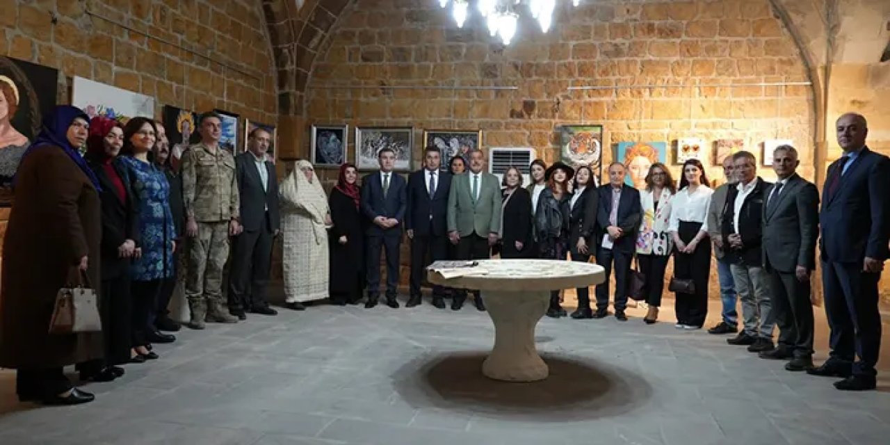 Bayburt'ta karma sergiye yoğun ilgi!