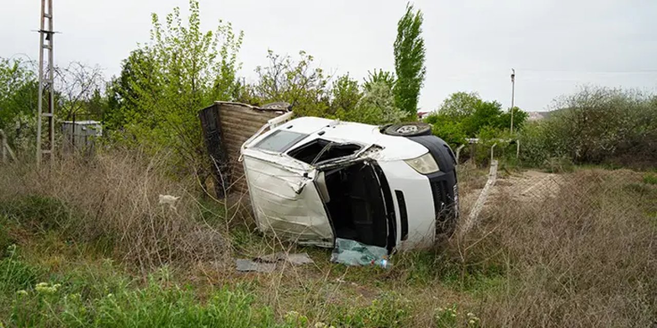 Kırıkkale'de virajı alamayan kamyonet takla attı! 3 yaralı