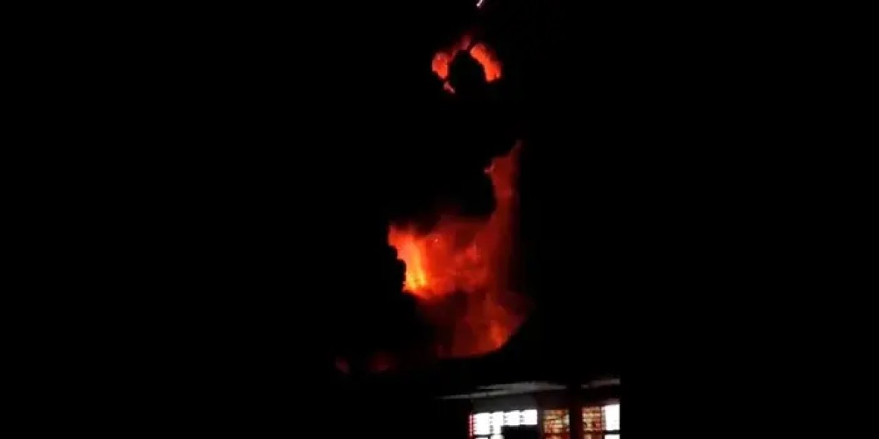 Endonezya'nın Kuzeyindeki Ruang Yanardağı Patladı: 11 Binden Fazla Kişi Tahliye Ediliyor