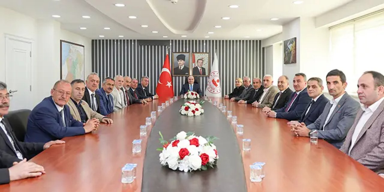 Artvin'de Vali Ünsal İl Genel Meclisi üyelerini kabul etti