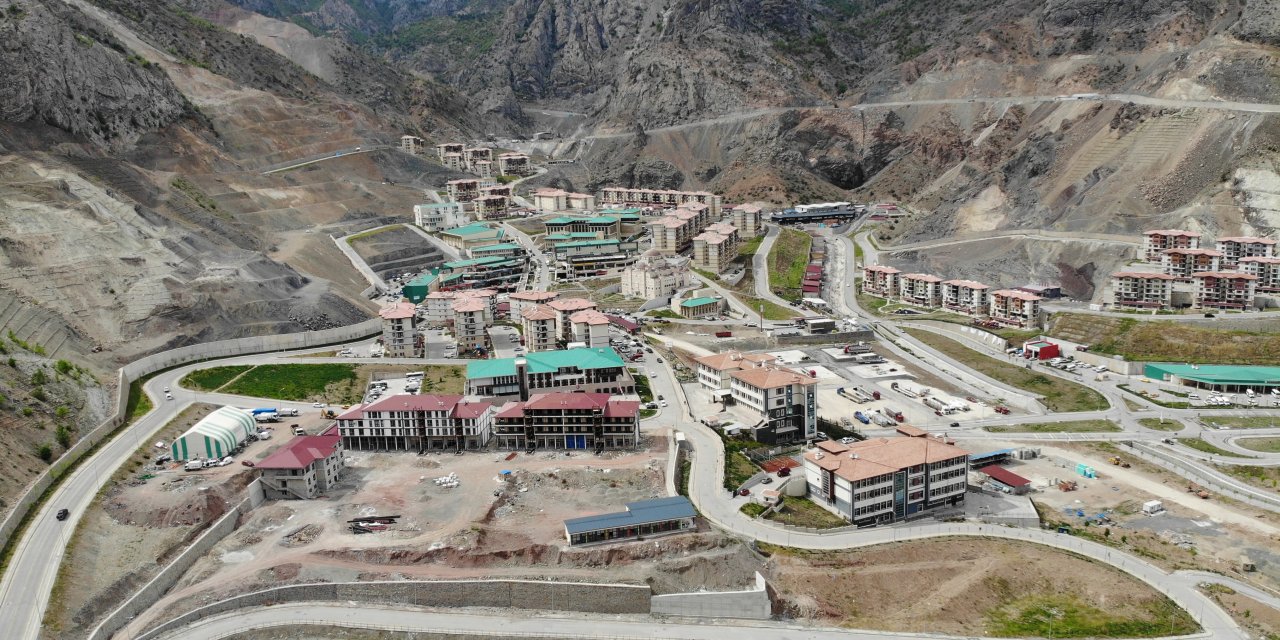 Artvin'de iktidar baraj altında kaldı