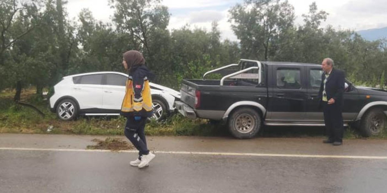 Bursa'da düğün konvoyunda3 araçlı kaza! 6 yaralı var