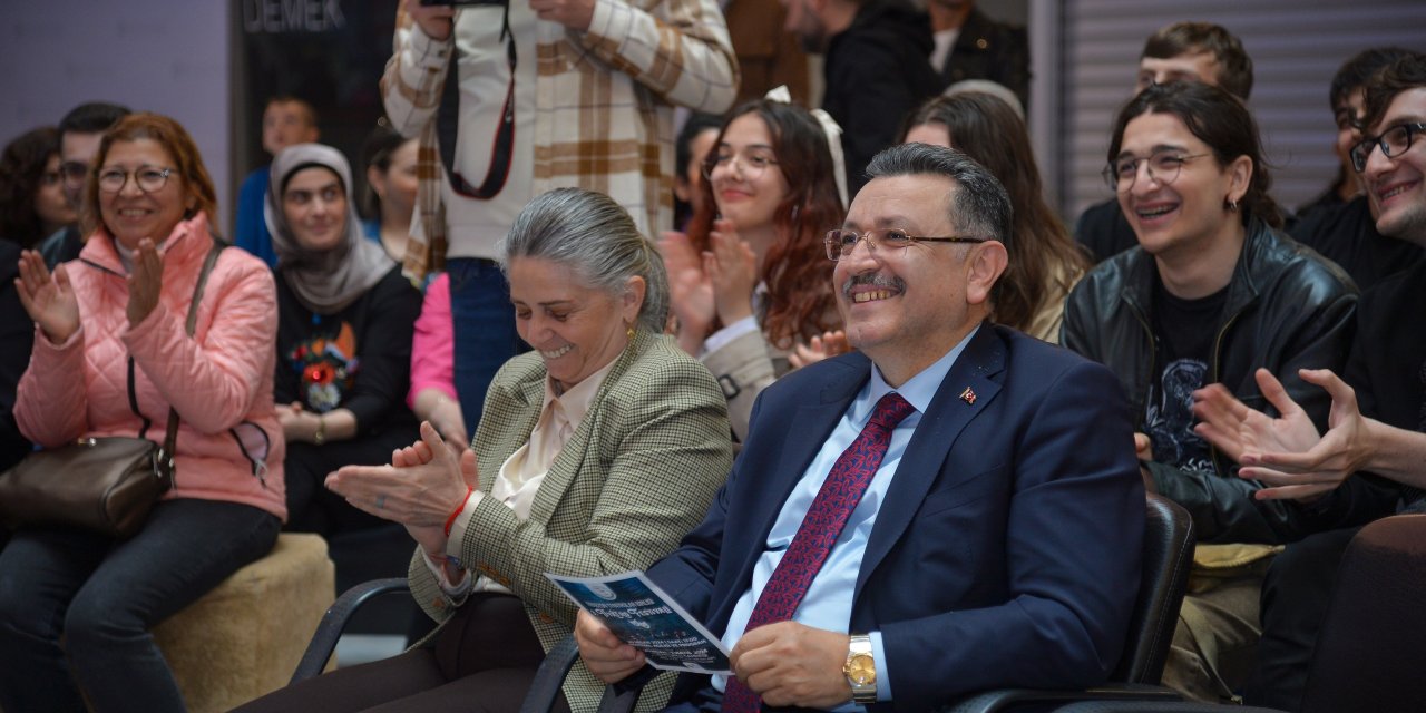 Trabzon Büyükşehir Belediye başkanı Başkan Ahmet Metin Genç 3. Tiyatro Festivali'nin açılışında