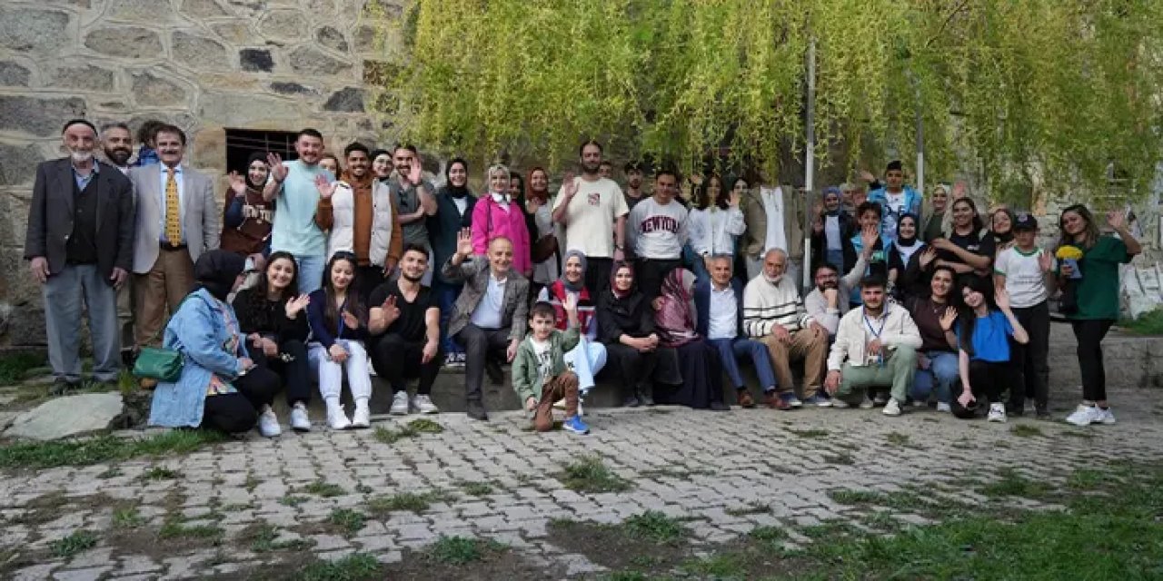 Bayburt'ta öğrencilerin kültür gezisi renkli görüntülere sahne oldu
