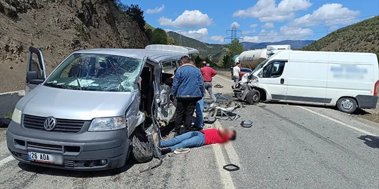 Bolu'da üniversite öğrencilerini taşıyan araç kazaya karıştı! 3'ü ağır 15 yaralı