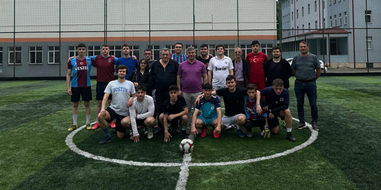 Trabzon'da CHP Of ve Yomra Gençlik Kolları yeşil sahada buluştu