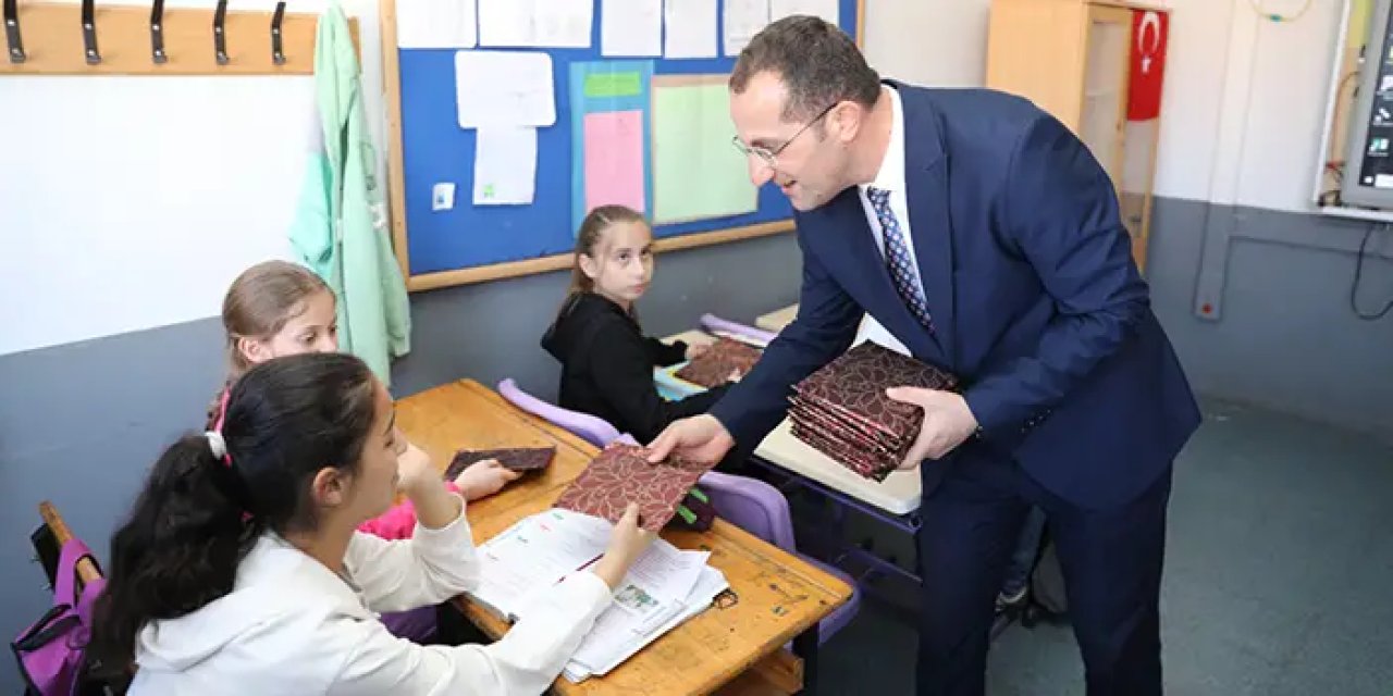 Başkan Ekim'den öğrencilere 23 Nisan hediyesi