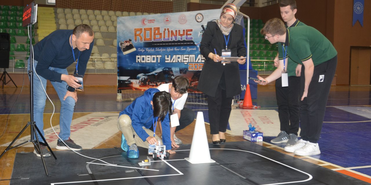 Ordu’da yetenekli robotlar kıyasıya yarıştı