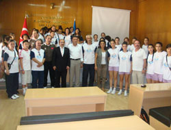 Gümrükçüoğlu, hentbolcularla