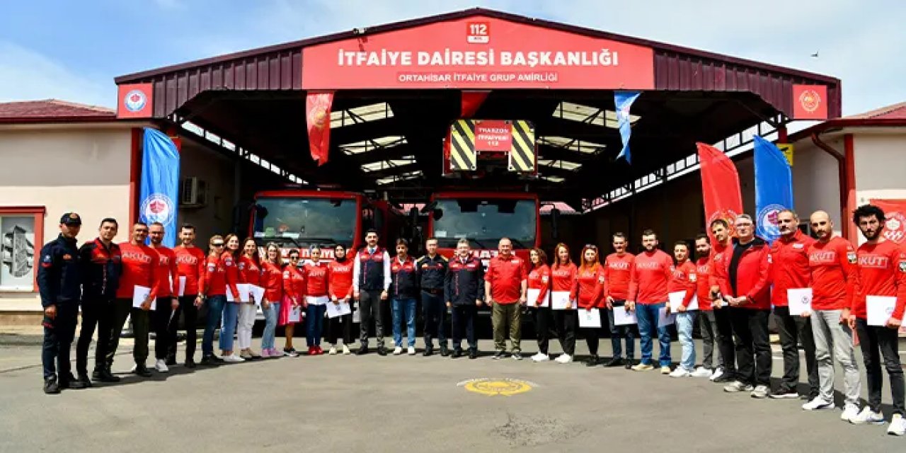 Başkan Genç 24 AKUT Trabzon personeline sertifikalarını takdim etti