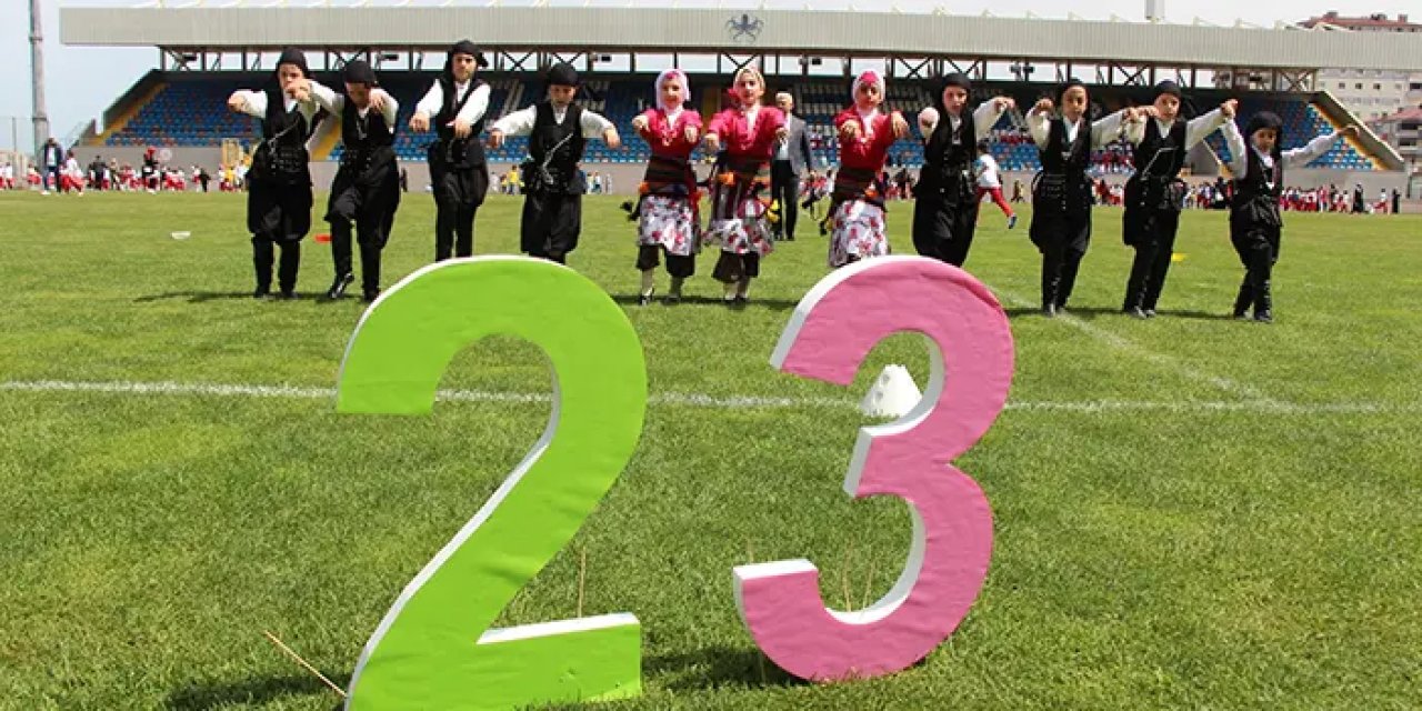 Trabzon'da öğrencilerden horonlu 23 Nisan kutlaması