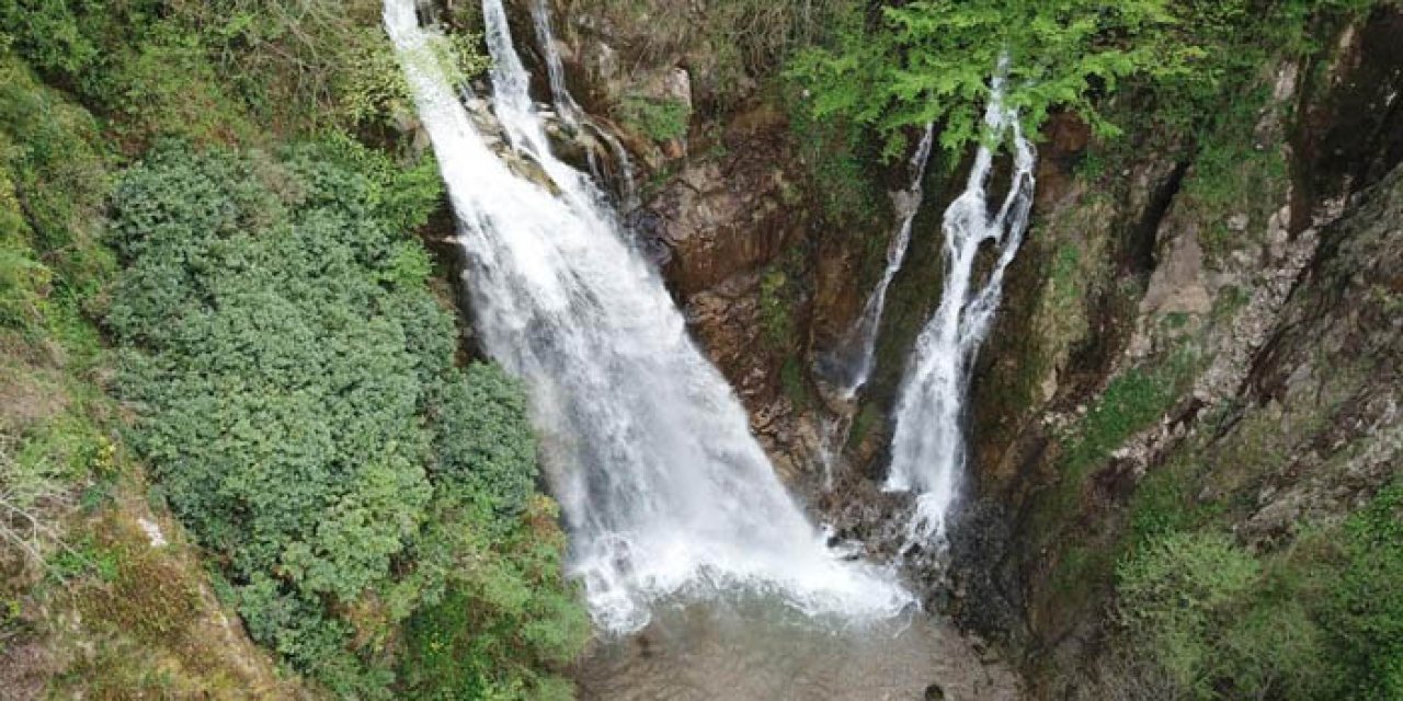 Gümüşhane'nin saklı cenneti! Çağlayandibi Şelalesi baharla birlikte coştu