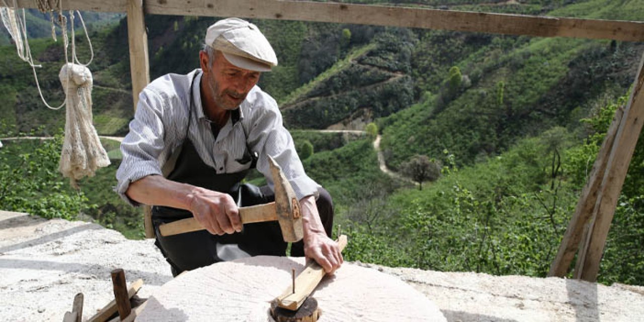 Giresun'da ekmeğini taştan çıkarıyor! Tam 39 yıldır bu mesleği yapıyor