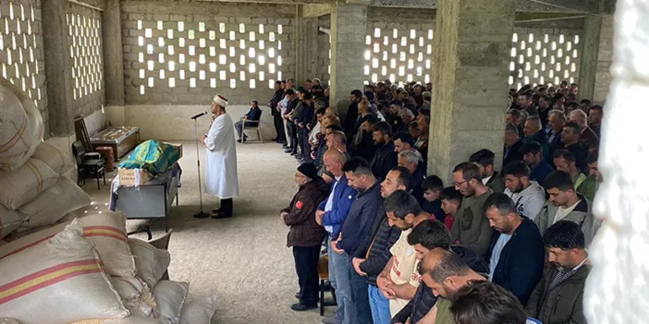 Rize'de husumetlisini öldüren şüphelinin ilk ifadesi belli oldu! "Çocuğun babasına sarıldığını görünce kaçtım"