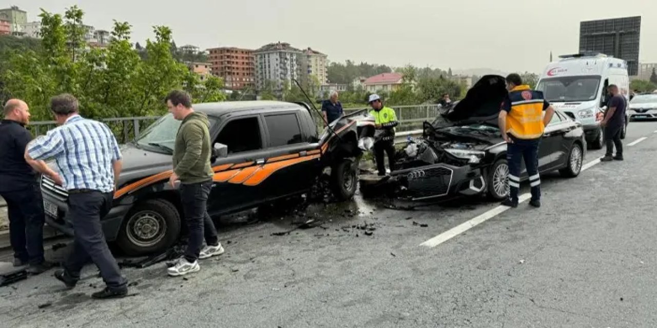 Rize'de otomobil, arıza yapan araca çarptı! Hamile kadın yaralandı