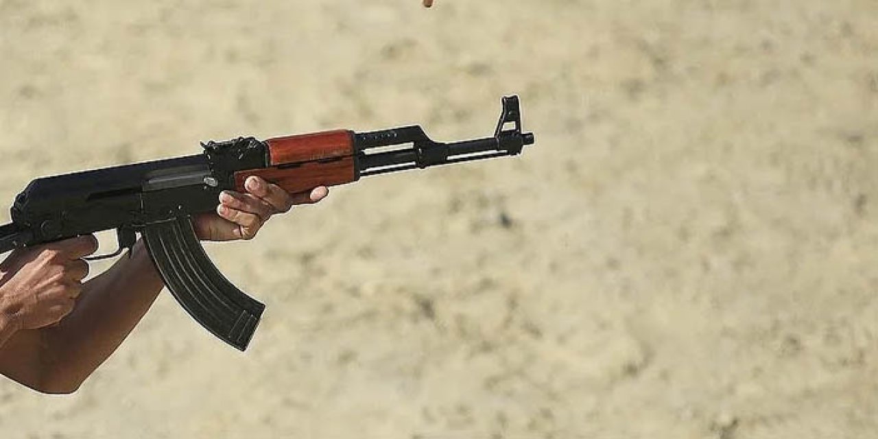 Trabzon'da 2 ayrı adrese baskın! Kalaşnikof, şarjör ve fişek ele geçirildi