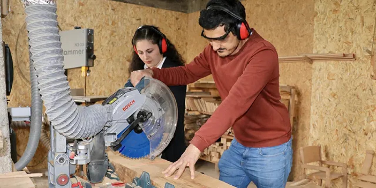 İstanbul'dan kaçtılar! Trabzon'dan dünyaya ahşap oyuncak üretip satıyorlar