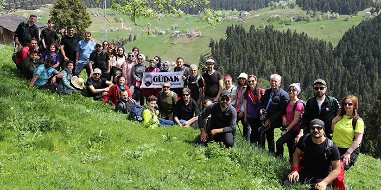 Gümüşhane'de mavi sümbüller arasında doğa yürüyüşü