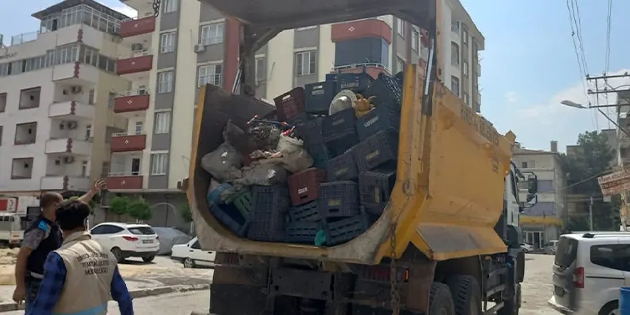 Şanlıurfa'da gören bir daha baktı! Evin içinden 3 kamyon çöp çıktı