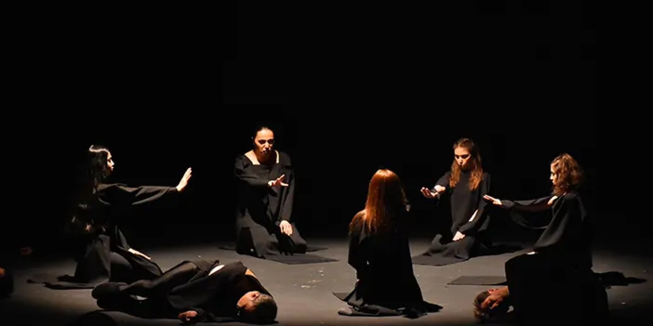 Trabzon'da "Mankurt" adlı oyun sahnelendi