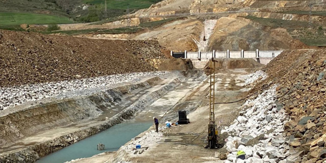 Bayburt Yelpınar Göleti'nde  çalışmalar devam ediyor