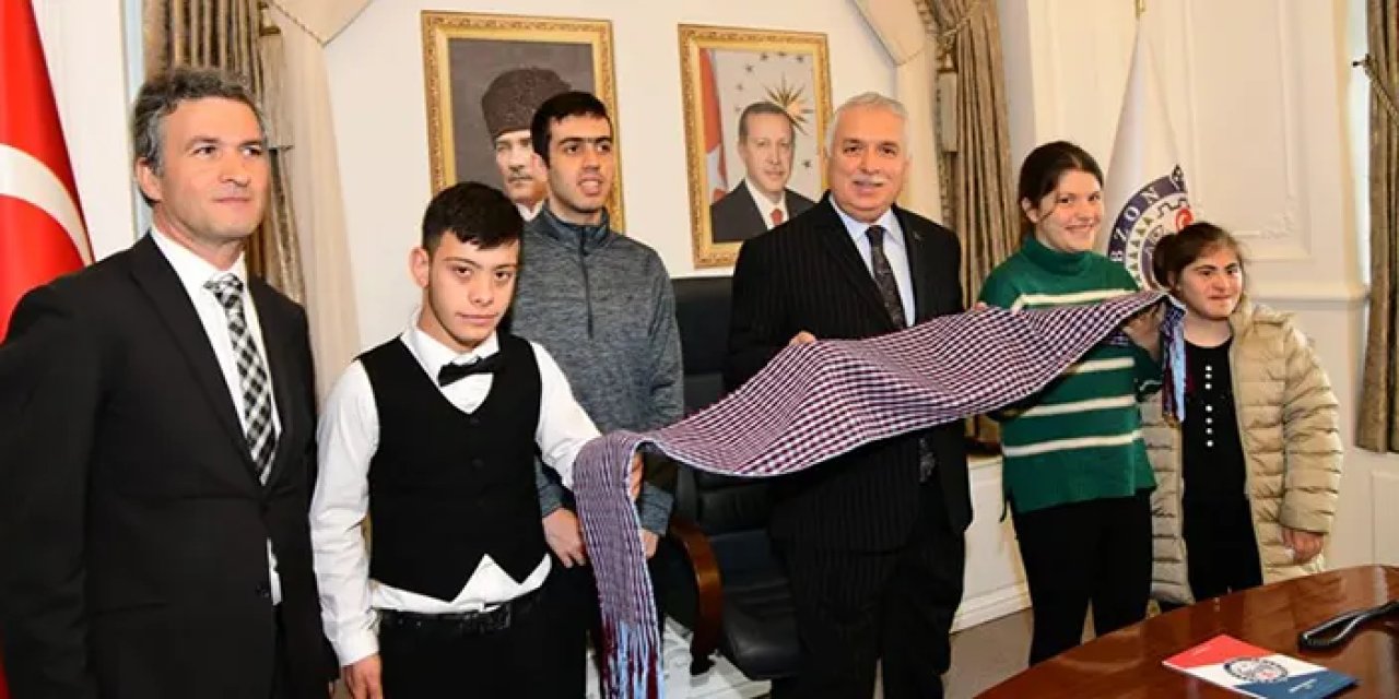 Özel gereksinimli bireylerden Trabzon Valisi Aziz Yıldırım'a ziyaret