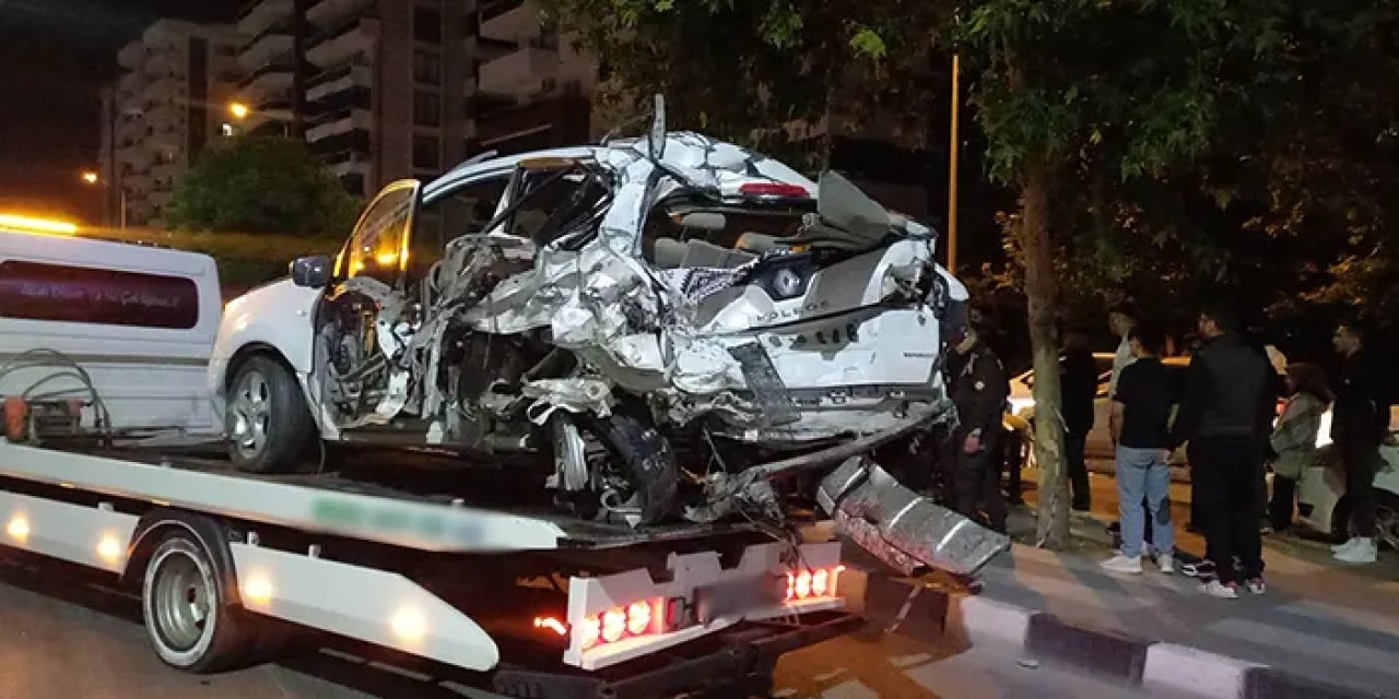 Manisa'da minibüs ile otomobil çarpıştı! 1 kişi hayatını kaybetti