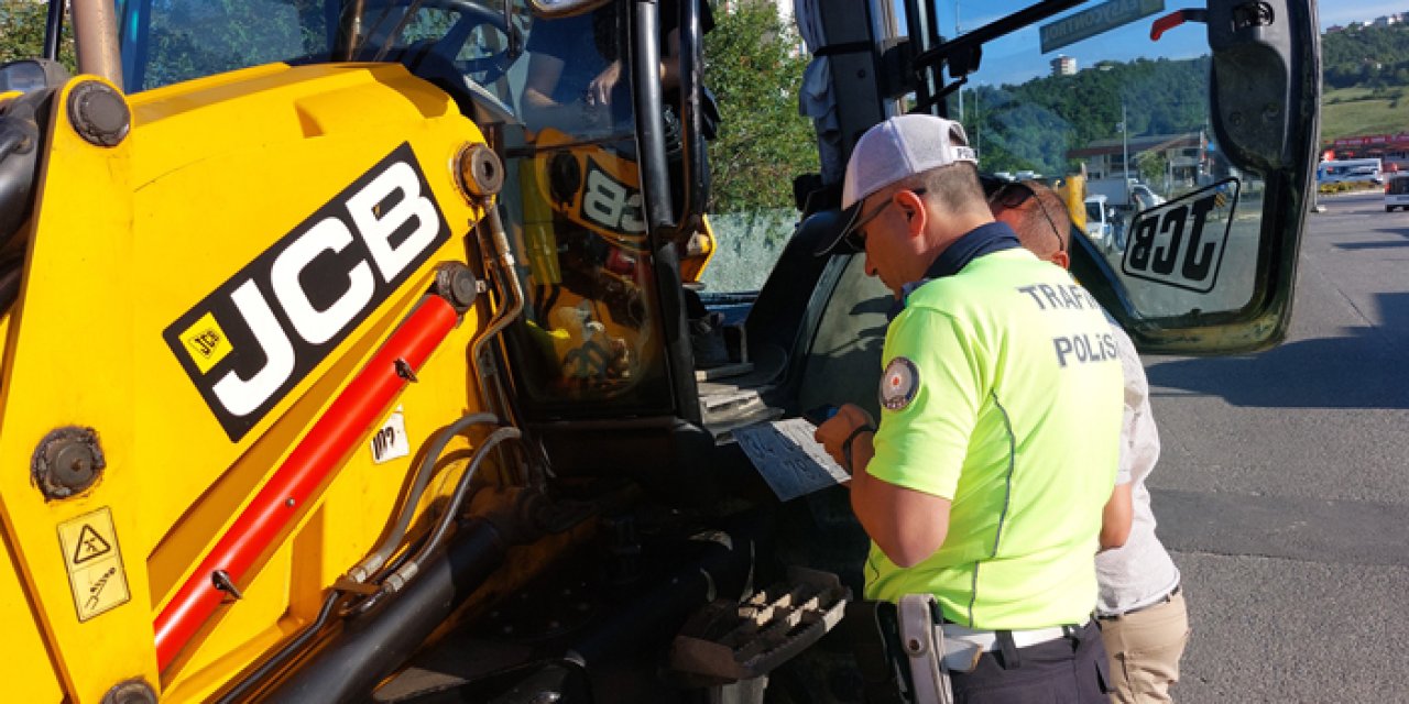 Samsun'da iş makinesinin açık bırakılan bomu yayaya çarptı