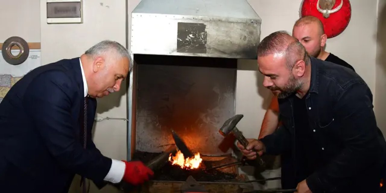Trabzon Valisi Aziz Yıldırım dövme bıçak yaptı!