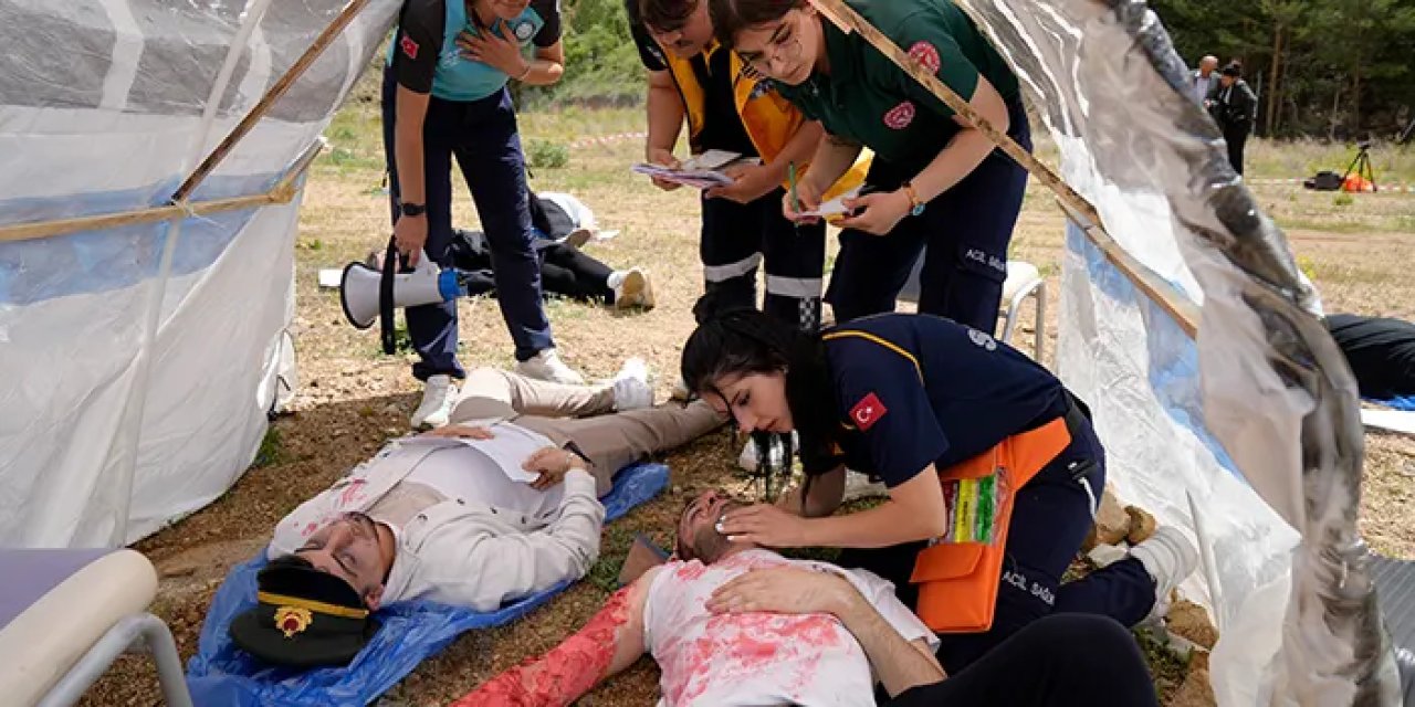 Gümüşhane’de düşen uçaktan yolcu kurtarma tatbikatı