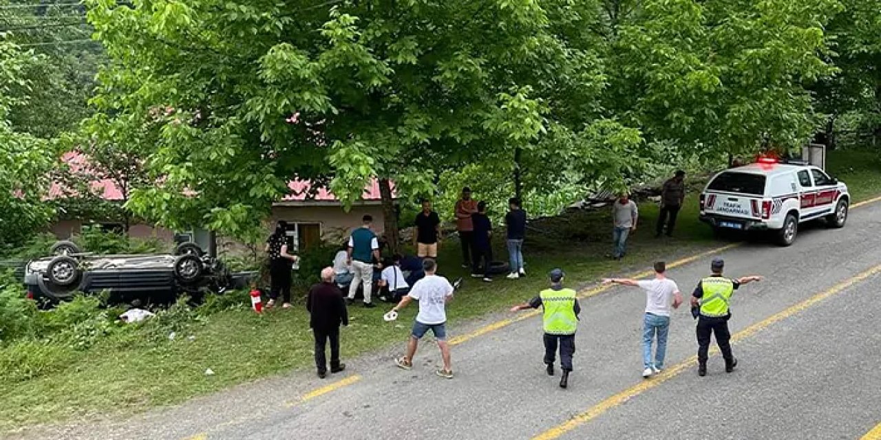 Artvin'de kamyonet devrildi! Aynı aileden 4 kişi yaralandı