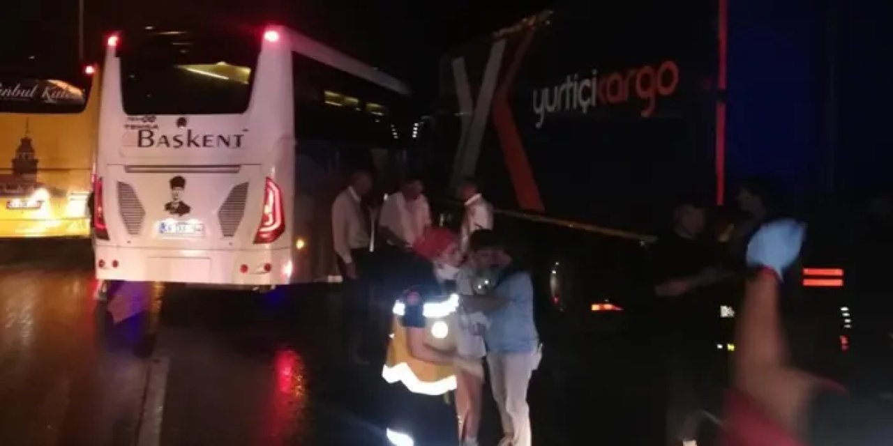 Afyonkarahisar’da 3 aracın karıştığı kaza! 6 yaralı