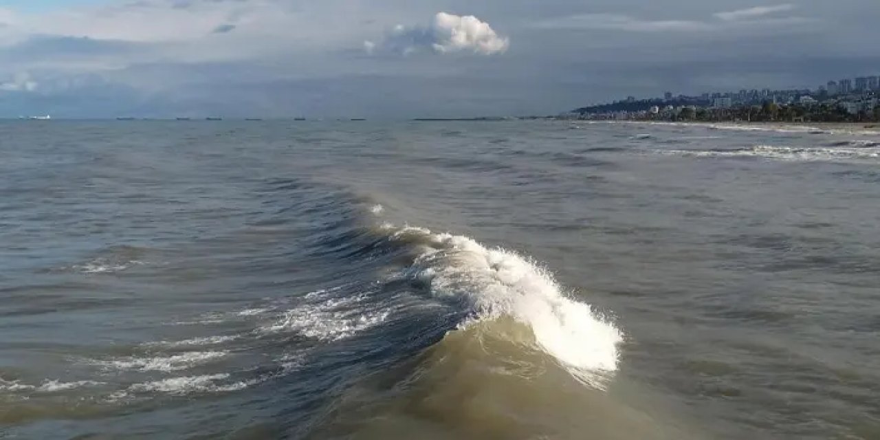 Samsun’da yüksek dalga uyarısı! Denize girmeyin
