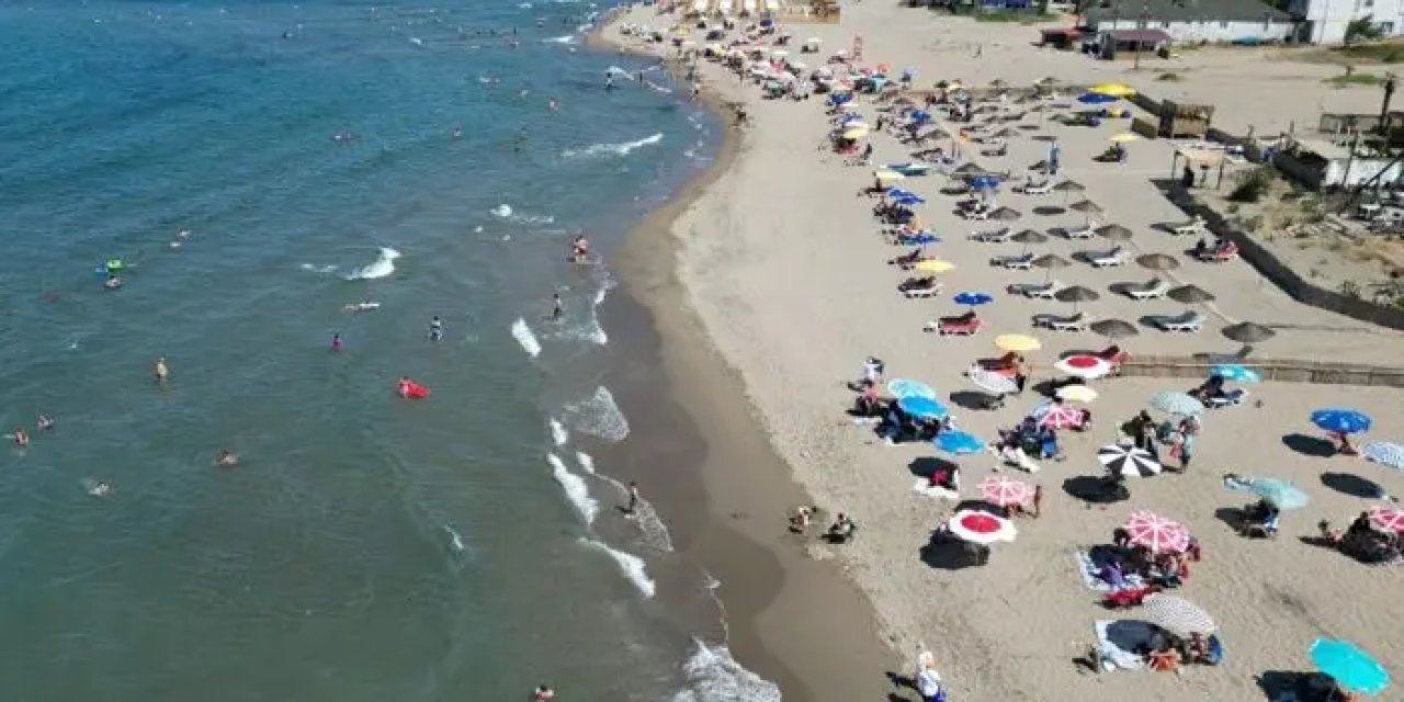 Sakarya'da yasak kalktı! Sahilde adım atacak yer kalmadı