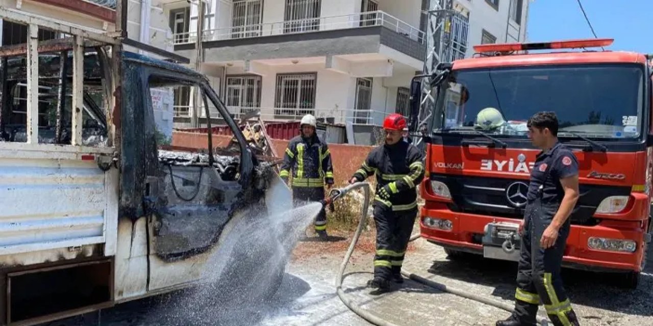 Hatay’da park halinde alev aldı!