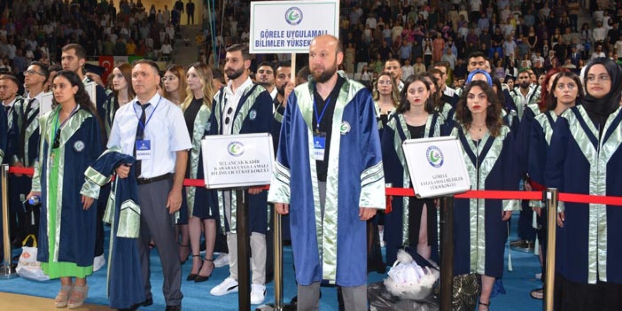 Giresun Üniversitesi'nde mezuniyet heyecanı başladı