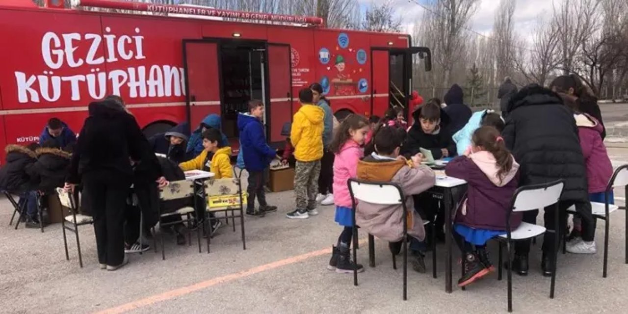 Bayburt’ta kitapseverlere Gezici Kütüphane