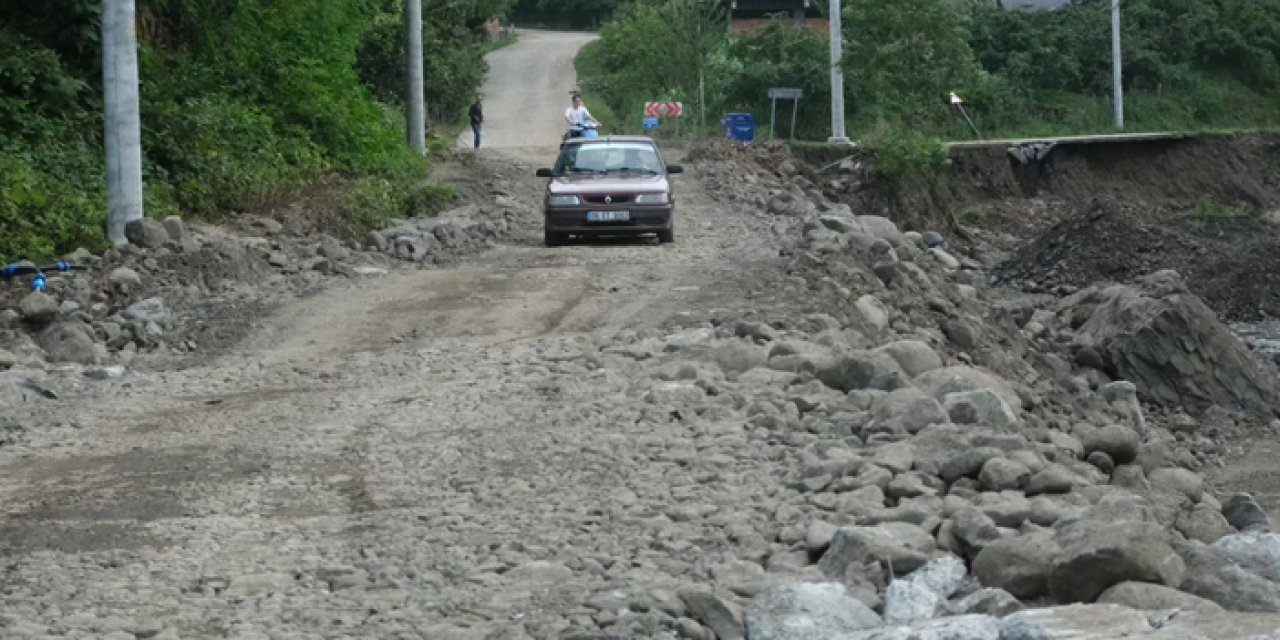 Samsun'da su taşkınında zarar gören yol düzeltildi