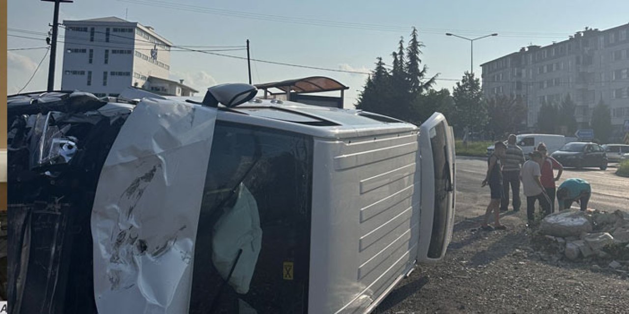 Ordu'da minibüs ile kamyonetin çarpıştı! 7 yaralı